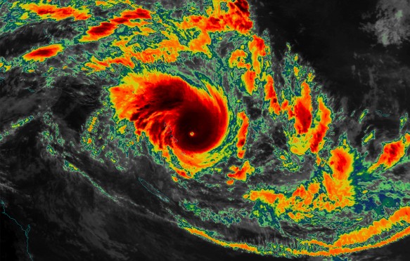 Cyclone Pam nears Vanuatu