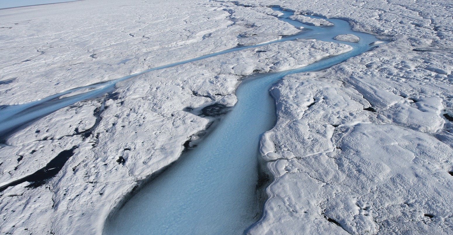 融冰形式rivers across the Sermeq Kujalleq Glacier