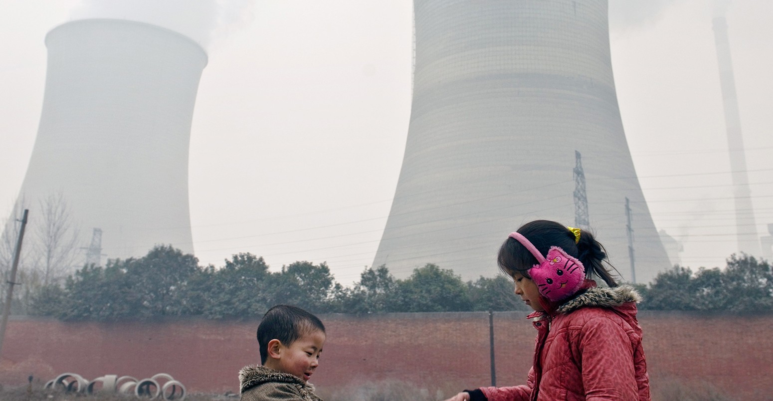 Beijing pollution prompts second day of warnings to stay indoors