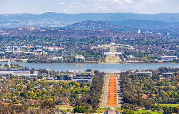 堪培拉从澳大利亚的Ainslie Lookout of Canberra的景色。图片来源：Piter Lenk / Alamy Stock Photo。M8TY9H