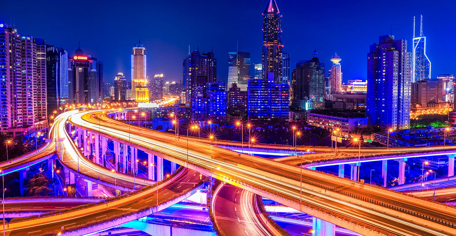 A busy interchange overpass in Shanghai, China. Credit: Zoonar GmbH / Alamy Stock Photo. EHW4TG