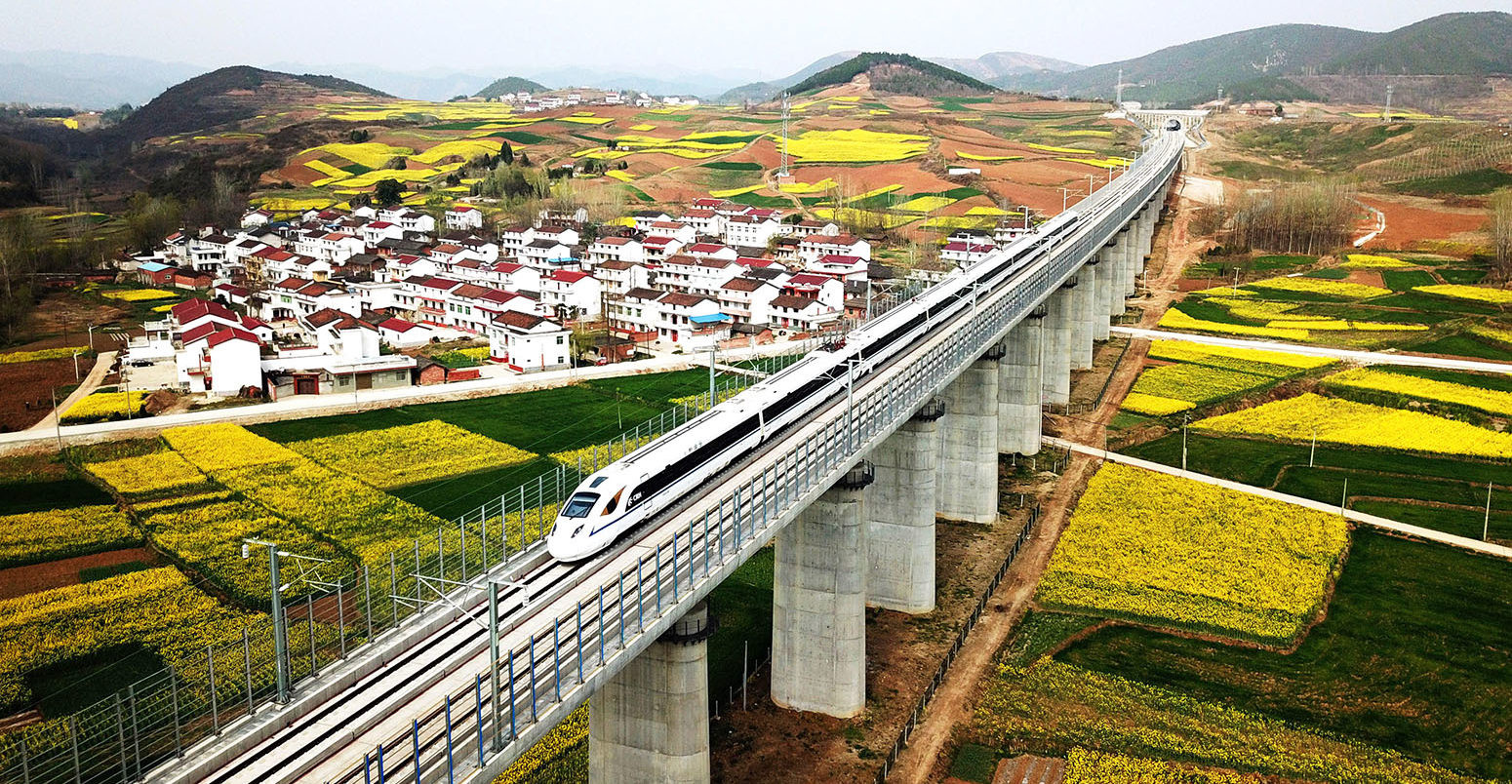 A bullet train runs on the Xi'an-Chengdu high-speed railway line in Shaanxi Province, China. Credit: Xinhua / Alamy Stock Photo. PC6B12