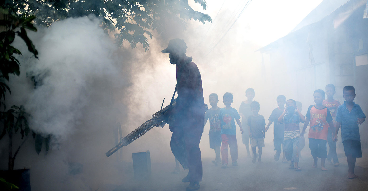 Mosquito fogging to prevent against Dengue fever in Jakarta, Indonesia, 30 March 2015. Credit: Reynold Sumayku / Alamy Stock Photo. EJNEYB