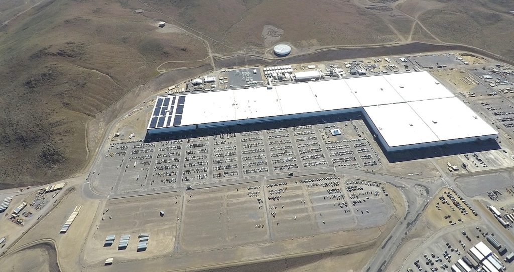 Tesla Gigafactory solar roof installation in-progress as of 18 April 2019. Image from Teslarati.