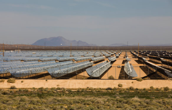美国加利福尼亚州北美西南沙漠中的一系列太阳槽