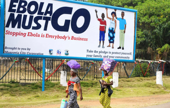 2015年1月15日，利比里亚蒙罗维亚，呼吁每个人帮助遏制埃博拉疫情的公共服务广告牌。图片来源:联利特派团/ Alamy Stock Photo。F155K4