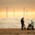 英国达勒姆郡Seaton Carew Beach附近的海上风电场。图片来源：Islandstock / Alamy Stock Photo。pywfwf