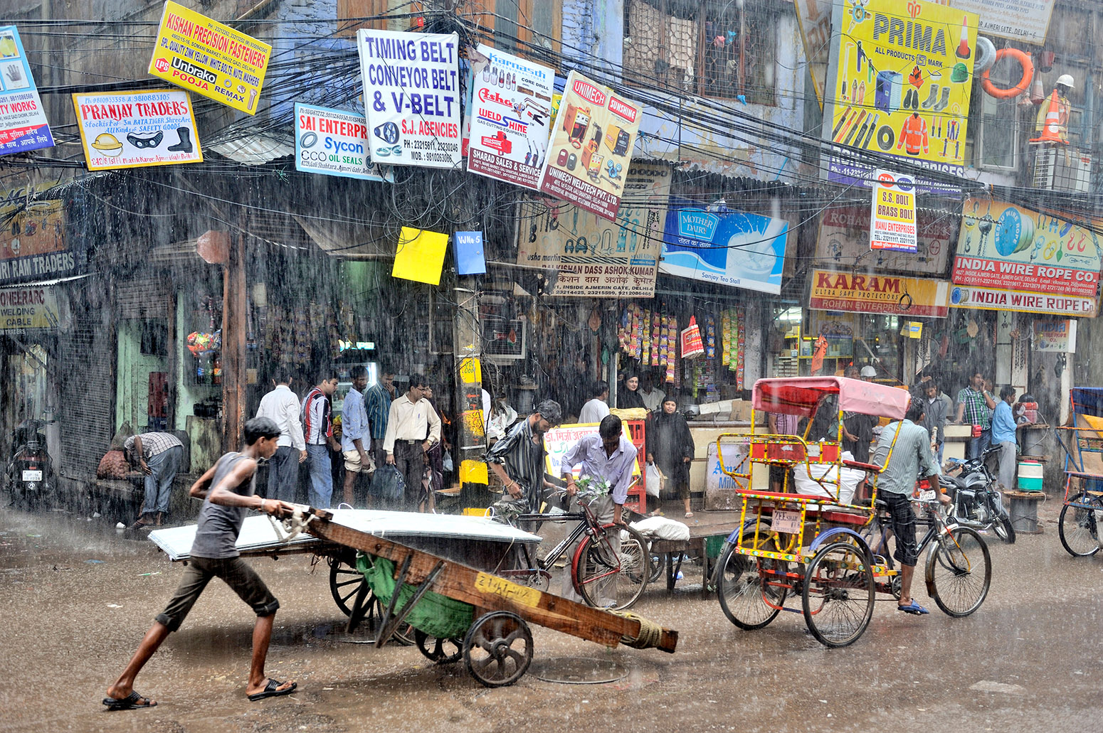 A storm hits Old Delhi during the Indian monsoon season. Credit: GoSeeFoto / Alamy Stock Photo. C7RCAW
