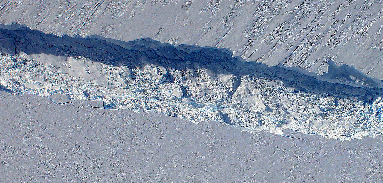 Pine Island Glacier ice shelf rift. Credit: NASA Image Collection / Alamy Stock Photo. KRB2DM