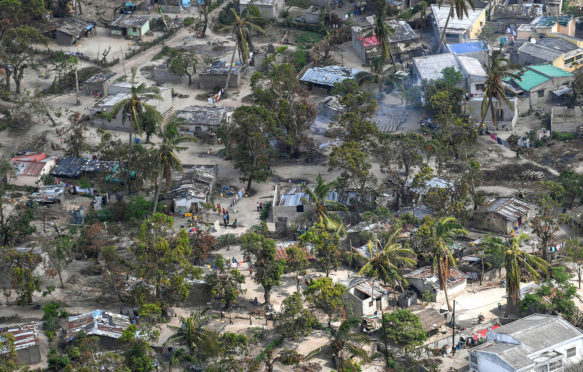2019年4月8日，莫桑比克贝贝多附近，“伊代”气旋袭击后的鸟瞰图。图片来源:美国空军照片/ Alamy Stock Photo。