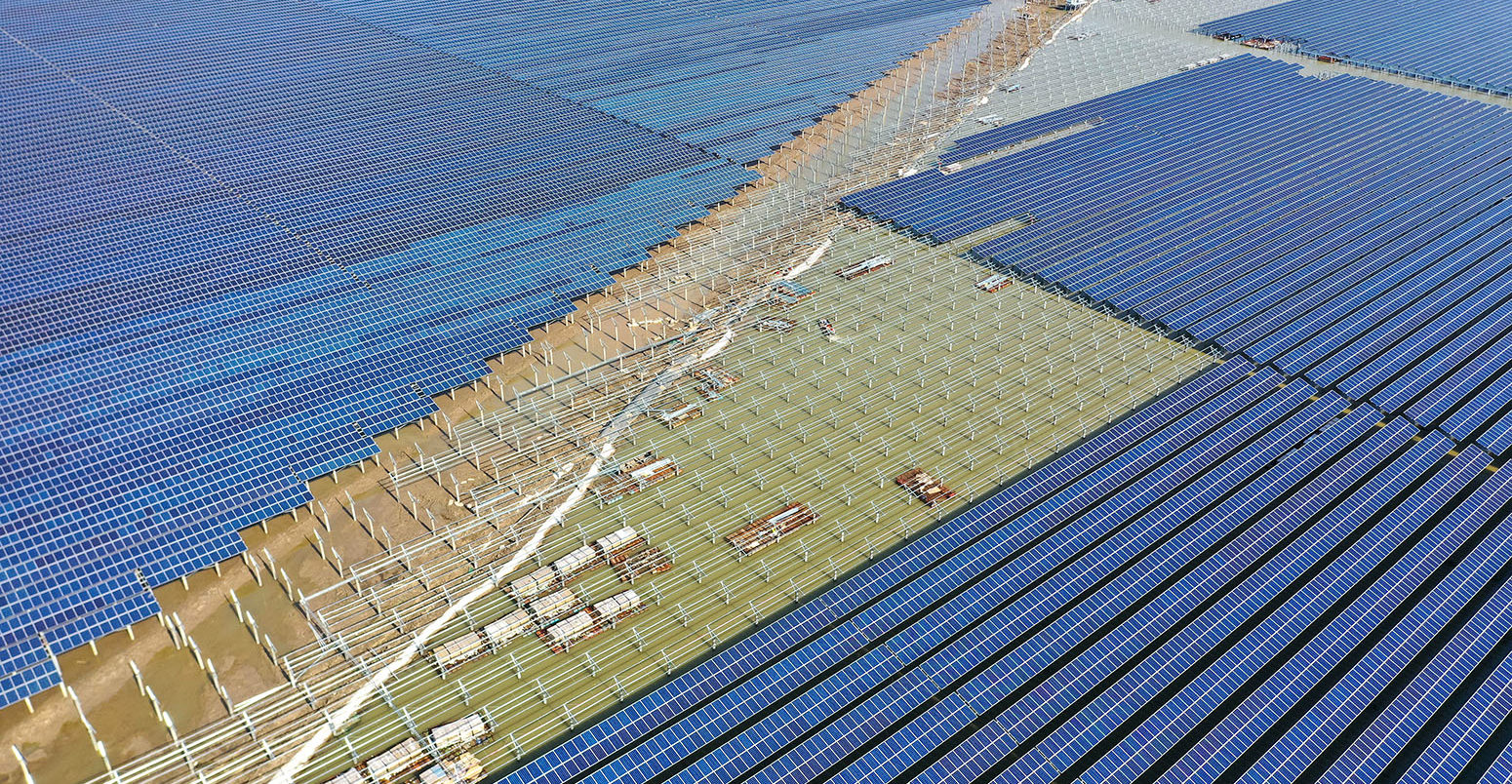 Aerial view of solar panels at a power station in Ningbo City, Zhejiang, China. Credit: Cynthia Lee / Alamy Stock Photo. 2AE7EG6