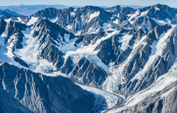 新西兰南阿尔卑斯山雪线调查。