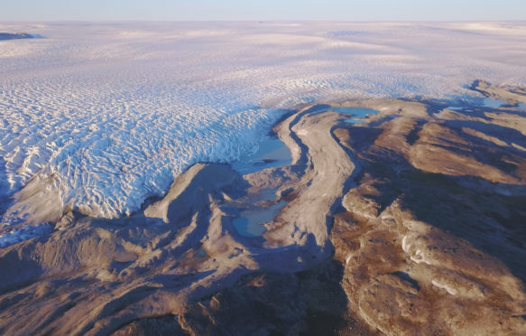 格陵兰冰盖的边缘。