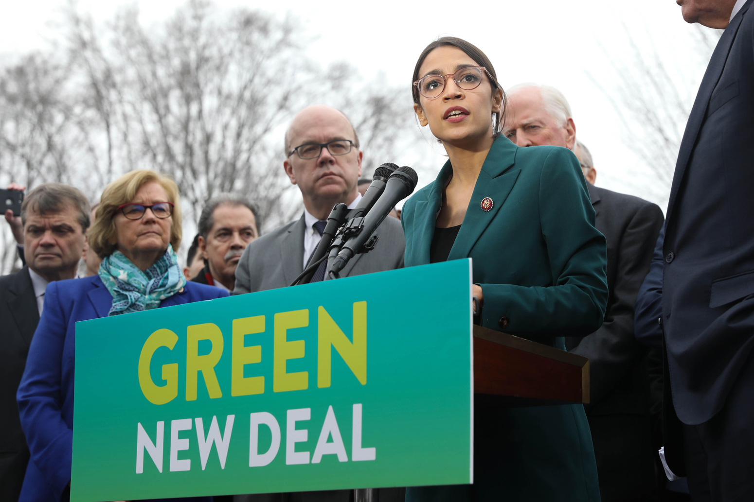 Alexandria-Ocasio-Cortez-along-with-other-members-of-Congress-announce-the-Green-New-Deal-legislation