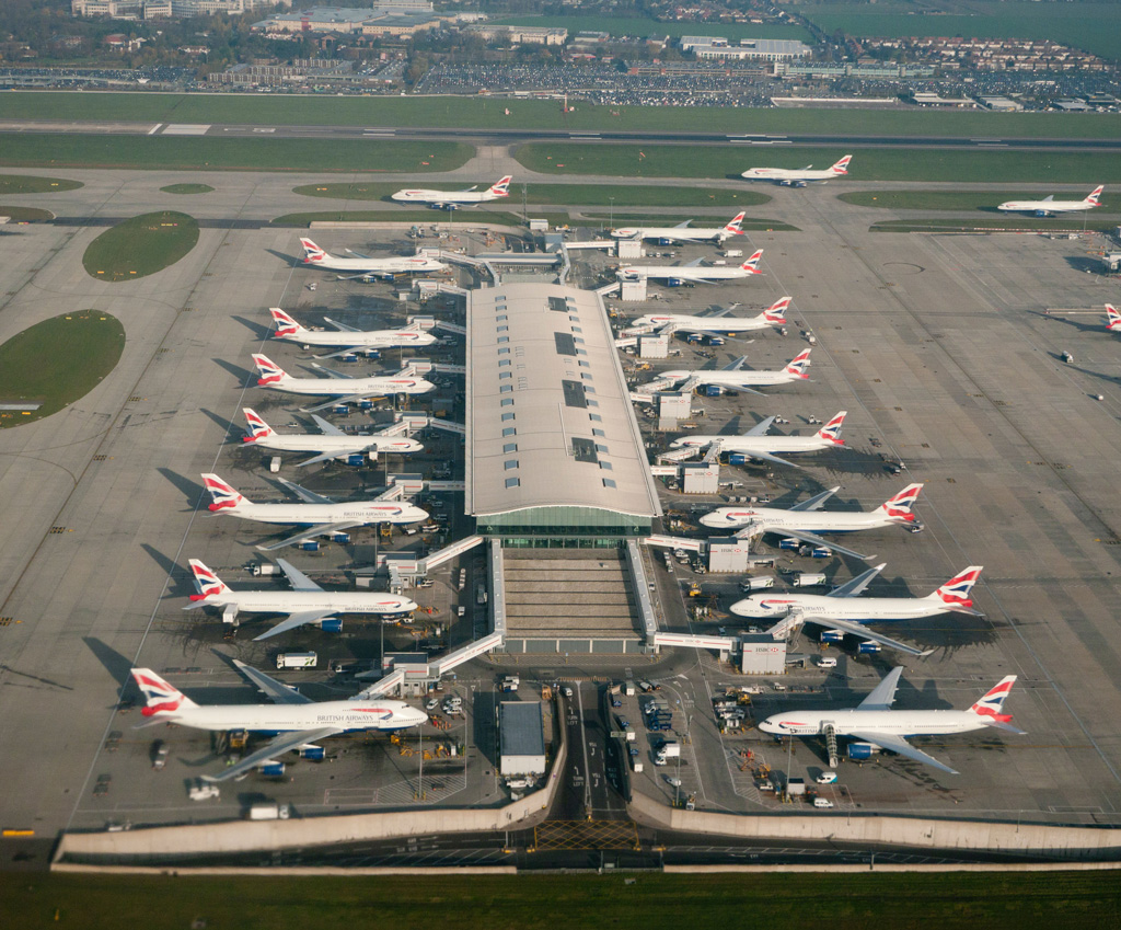 British-airways-planes-at-Heathrow-airport-Terminal-5