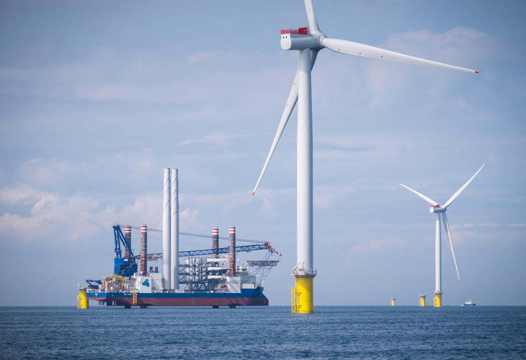 Jack-up-turbine-installation-vessel-on-the-Race-Bank-offshore-wind-farm-in-the-Southern-North-Sea