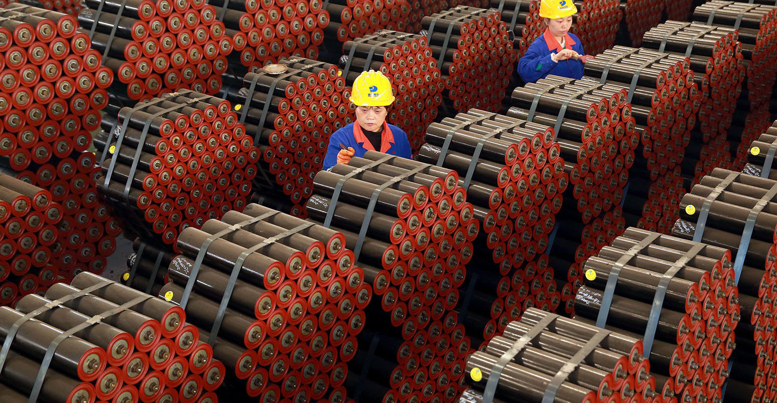 2020年11月17日，中国桐城的工厂工人。图片来源：Costfoto/Alamy Stock Photo。