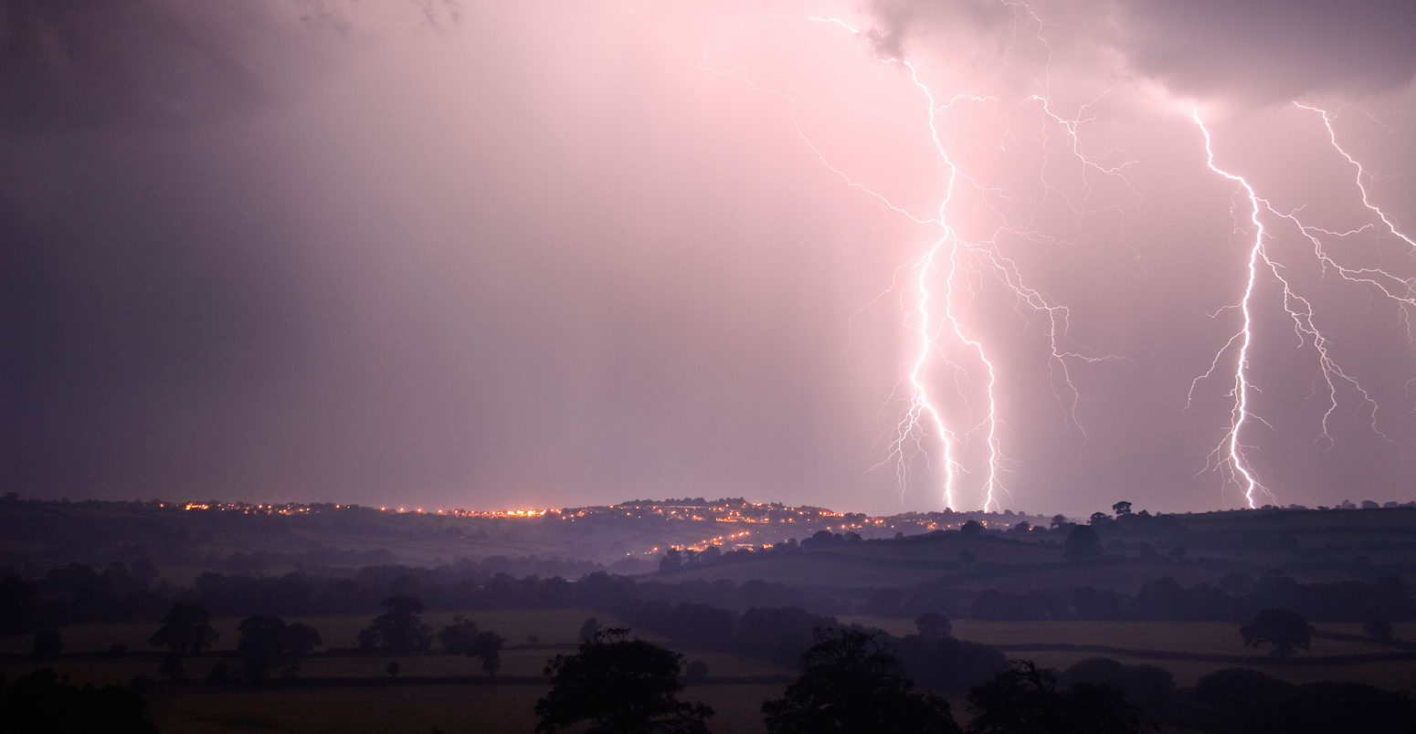 Lightning-over-the-town-of-Launceston-in-the-UK
