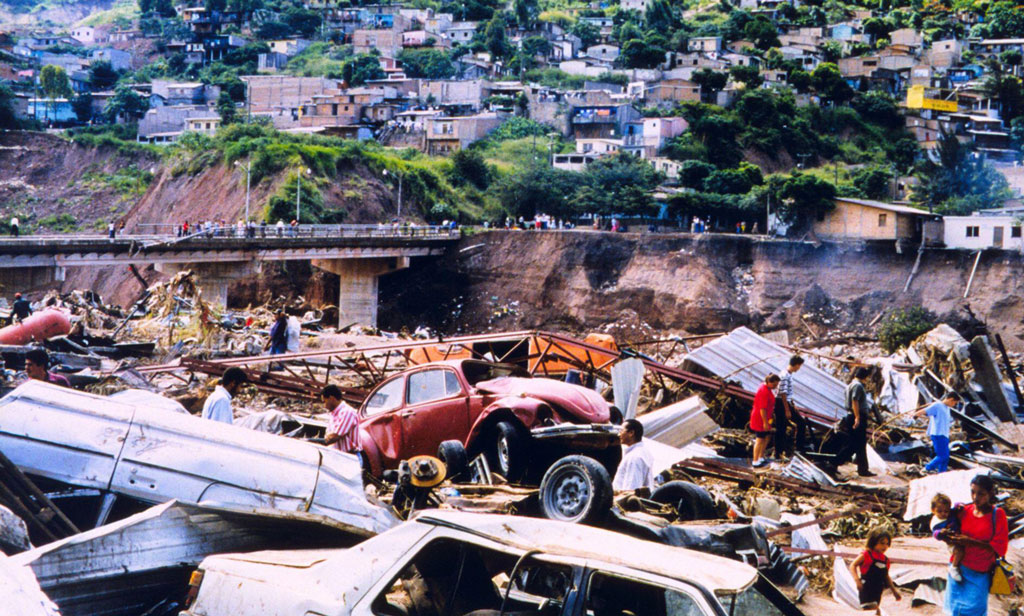 Flood damage along the Choluteca River caused by Hurricane Mitch 1998