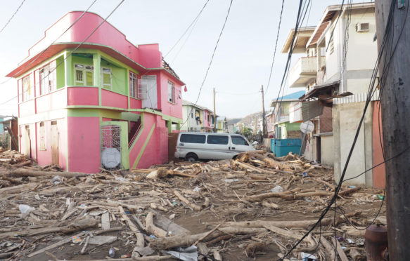 玛丽亚飓风在多米尼加岛上通过时摧毁了一切