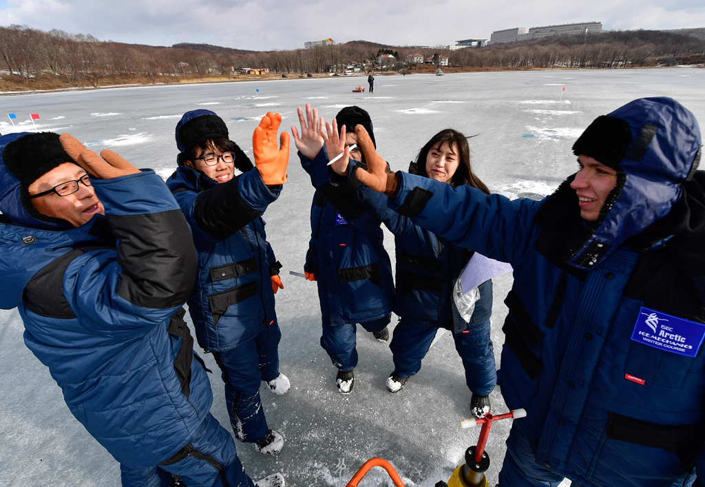 students-carry-out-field-experiments-on-Arctic