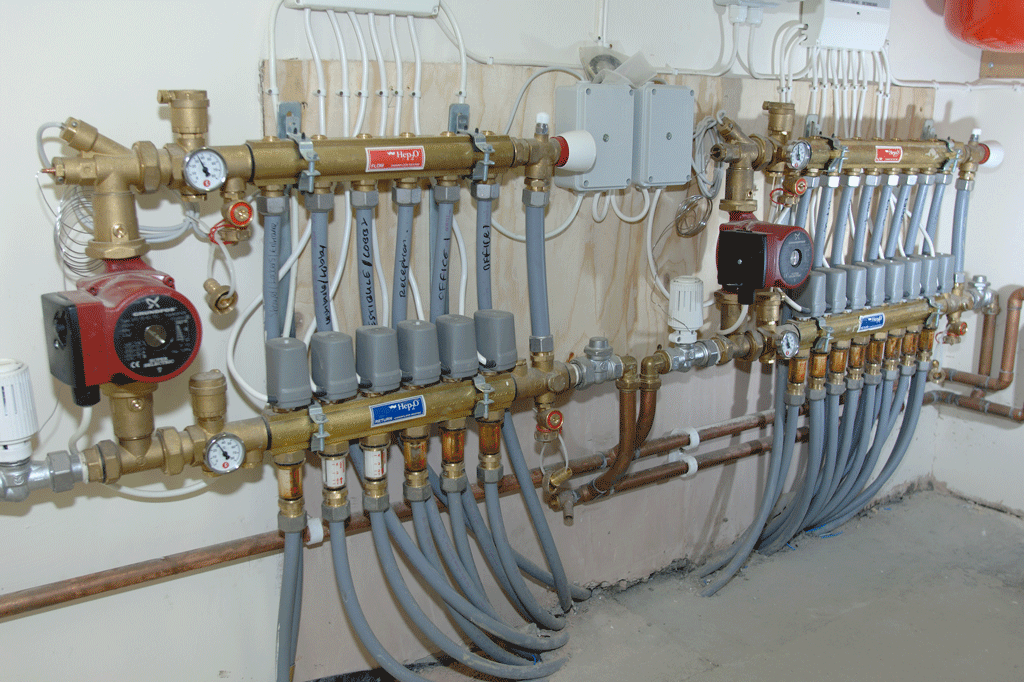 Ground sourced heat pump controls in small commercial unit in Devon, England