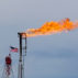 在美国北达科他州的巴肯页岩地层中，当石油被泵入时，天然气被燃烧掉