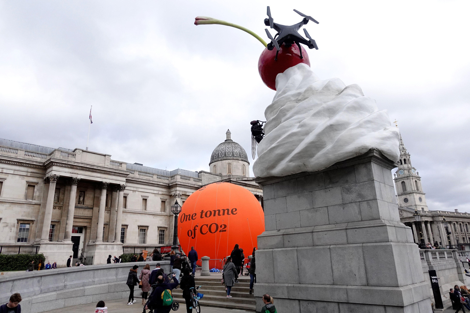 Giant-Carbon-Bubble-in-Trafalgar-Square-ahead-2H3GJM8-of-the-COP26-meeting-in-Glasgow-on-1-November-2021