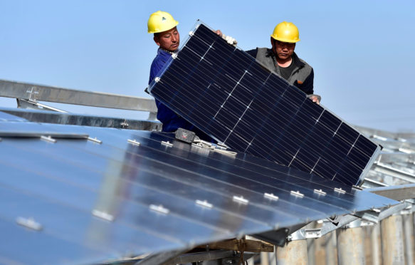 员工安装 - 摩尔板 -  Xinyi-photovoltaic-plant-plant-in-binhai-district-tianjin，-north-China
