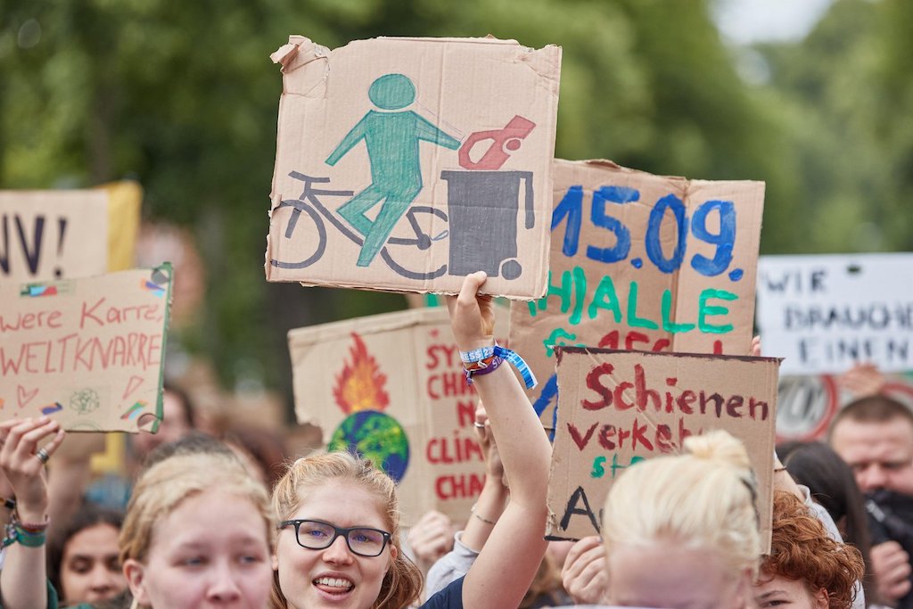未来的抗议游行的星期五,2023年8月11日, Lüneburg, Germany. Image ID: 2RGPJNJ.